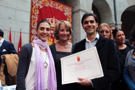 SilvaLa presidenta Esperanza Aguirre junto a Federico Gastón Plée y su profesora